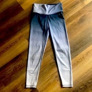 AR 33 Gorgeous Leggings